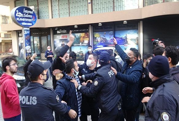 Esir ald retim yesi kadn evinde yakarak ldrd