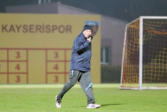 Petrescu ilk manda malup oldu