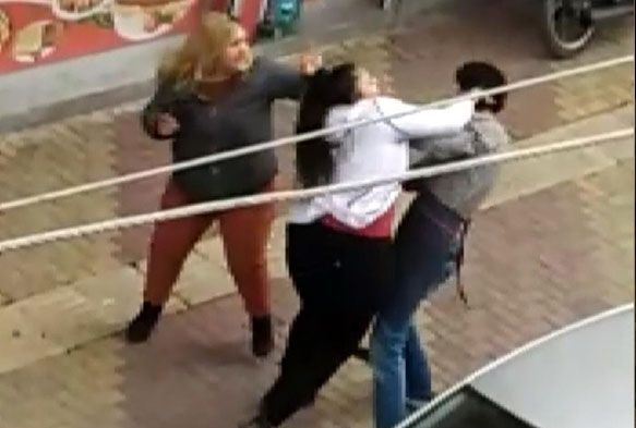 ki kz karde bir erkei sokak ortasnda dvd