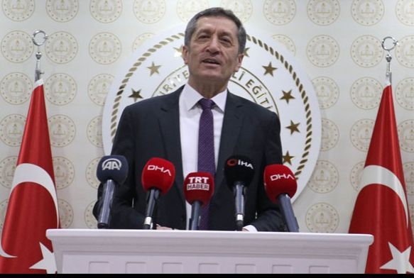  Bakan Seluk'tan, velilere 'Takdir Belgesi' 