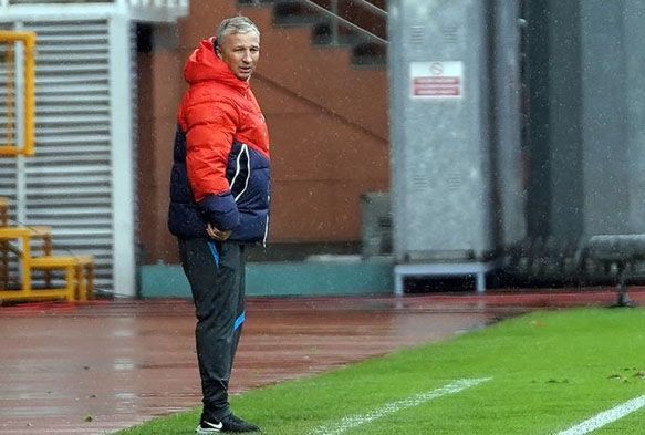 Dan Petrescu: 42-43 puan bizi ligde tutar