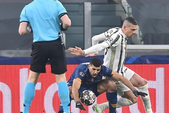 Merih Demiral 20 gn sahalardan uzak kalacak
