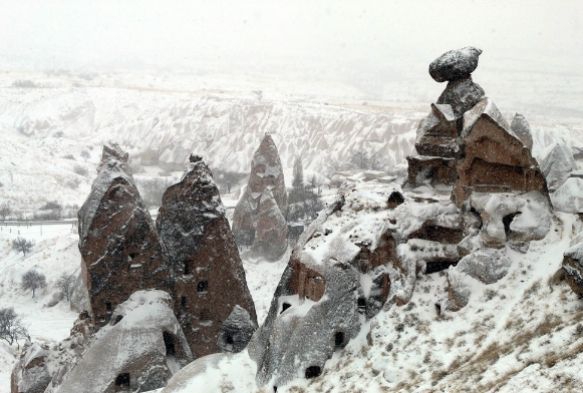 Kapadokya bahar aynda beyaza brnd