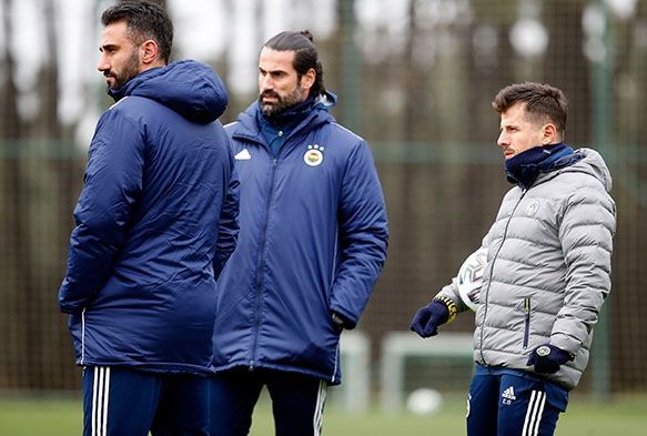 Fenerbahe'de Emre Belzolu ilk antrenmanna kt