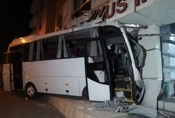 i servisi mobilya maazasna dald: 12 yaral