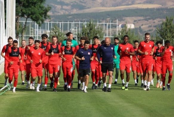 almbay: Petrocub mana yzde yz konsantreyiz