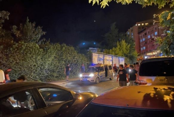 Kız yurduna hareket yapan gence linç