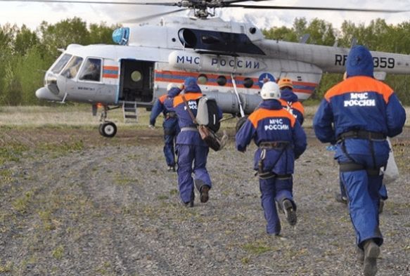 Turistleri taşıyan helikopter düştü