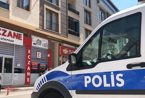 Eini ve kzn av tfeiyle ldrp intihar etti