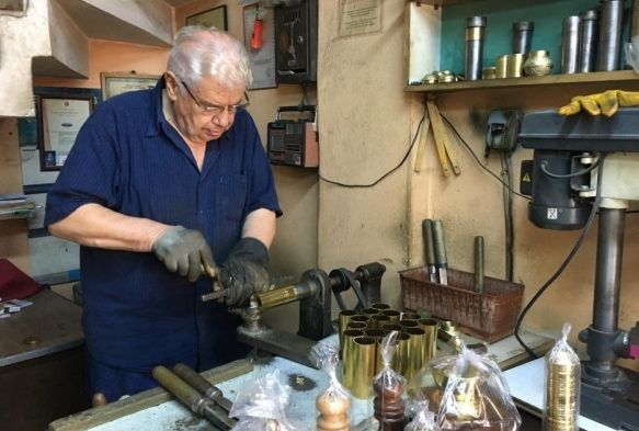  40 yllk hatr iin 150 yldr kahve deirmeni retiyorlar