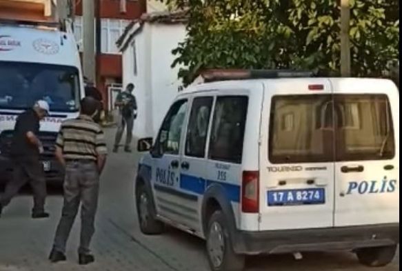Annesinin bana keserle vurarak ldrd