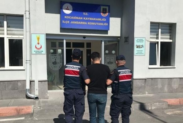 FET yeliinden aranan 3 ahs saklandklar yerlerde yakaland
