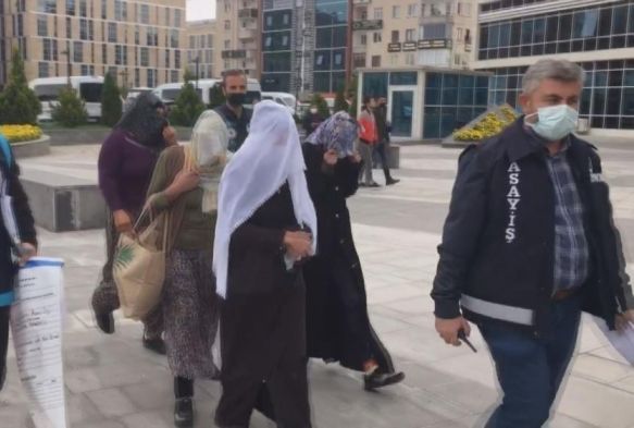 Evlerden hrszlk yapan 4 kadn sust yakaland