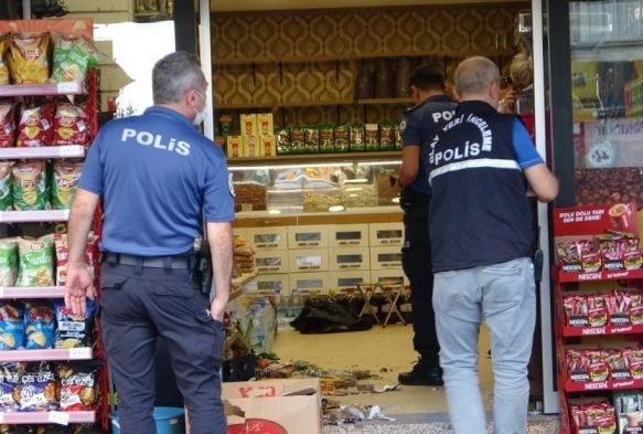 Kuruyemii i yerinde urad silahl saldrda ld