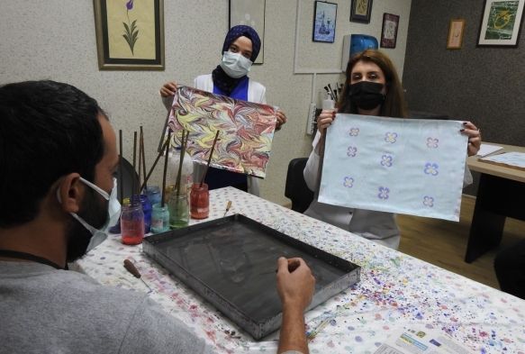 Yatarak tedavi gren hastalara sanat dallaryla rehabilitasyon