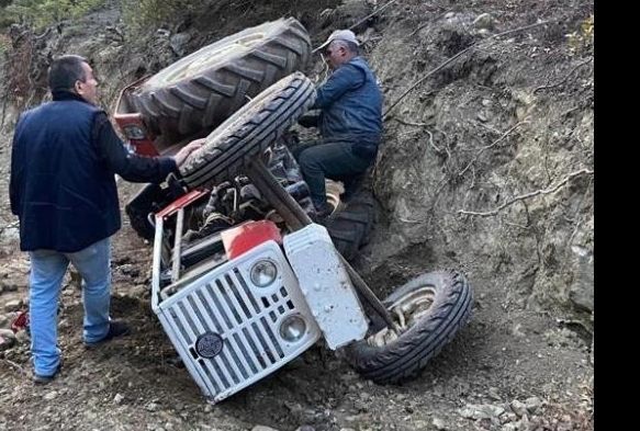 El frenini ekmeyi unuttuu traktr uurumdan yuvarland
