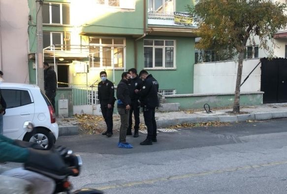Snf retmeni evinde l bulundu