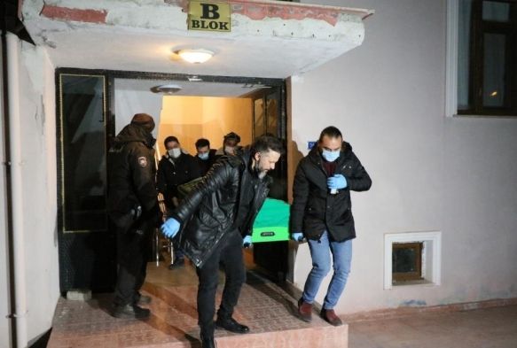 Ayegl retmen kardei tarafndan baklanarak ldrld