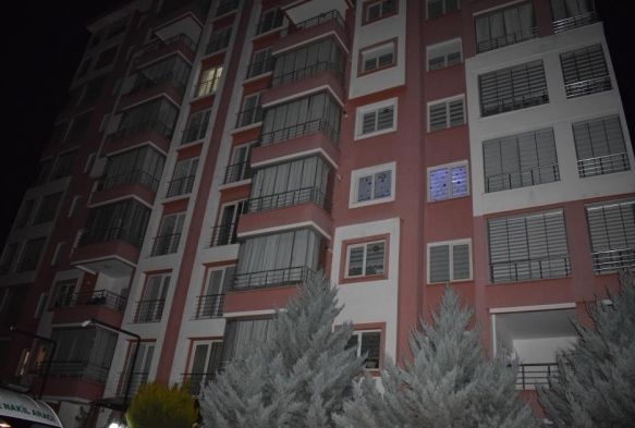 Yalnz yaayan polis memuru evinde l bulundu
