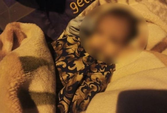 Bebei antaya koyup biberonu ile sokaa braktlar