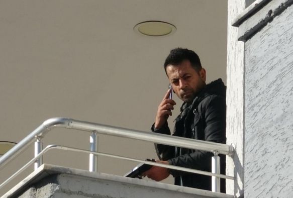 Karsn ldrp balkonda poz veren zanlya mebbet hapis