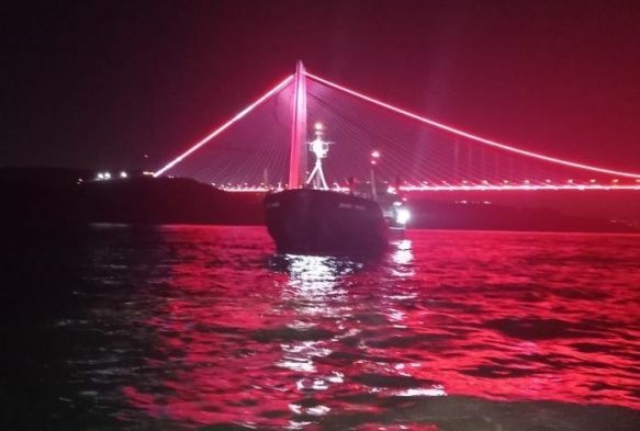 stanbul Boaz'nda gemi trafii ift ynl askya alnd