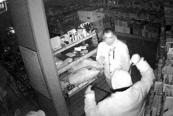 Satr, bak ve oyuncak tabanca ile markete girip deheti yaattlar