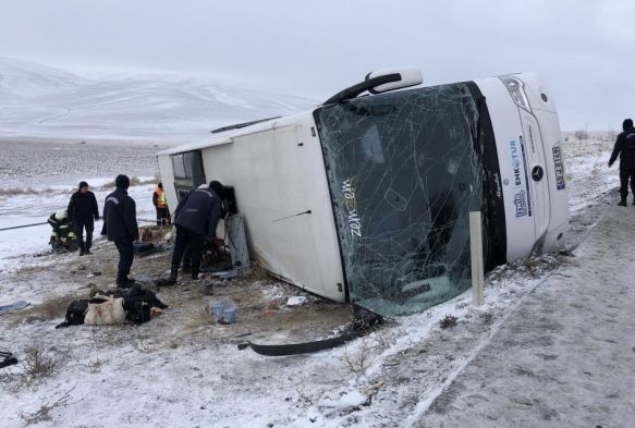 Konya'da otobs arampole devrildi: 5 l, 42 yaral