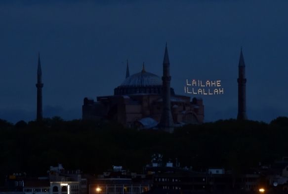 Ayasofya'da 88 yl aradan sonra ilk teravih namaz klnacak