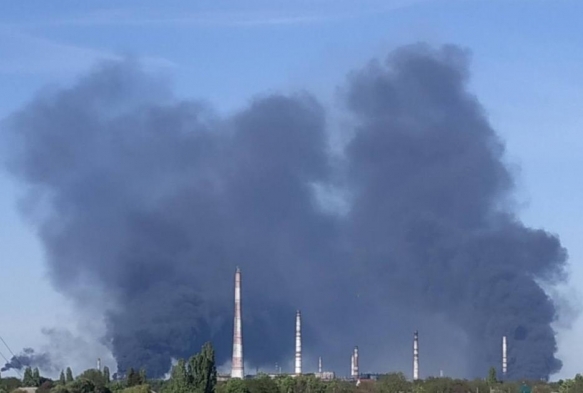 Rus ordusu Ukraynada petrol rafinerisini vurdu