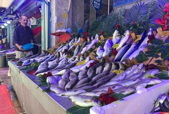 Av yasağına rağmen balık tezgâhları dolu