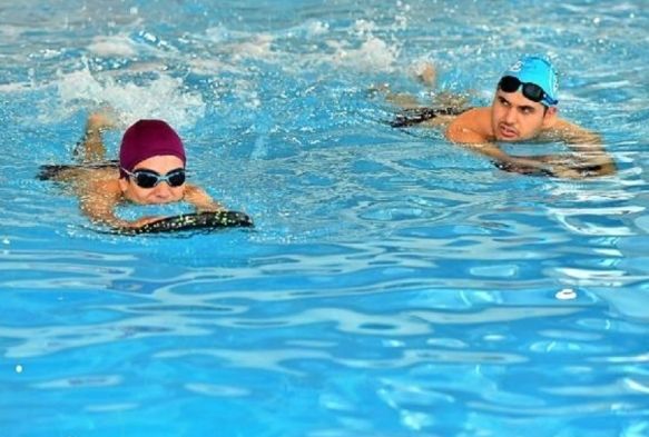 Bir saatlik yzmede 500 kalori yaklyor