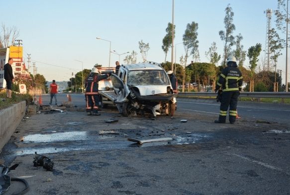 Hafif ticari araç takla attı: 1 ölü, 1 yaralı