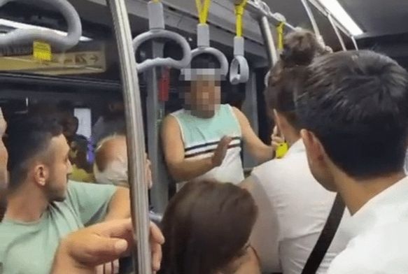 Kadının fotoğrafını çekti, “Sileceğim” dedi
