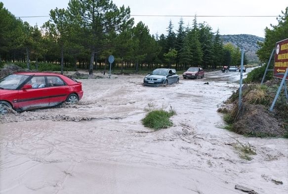 Yağış ve dolu, bayram sevincinin önüne geçti