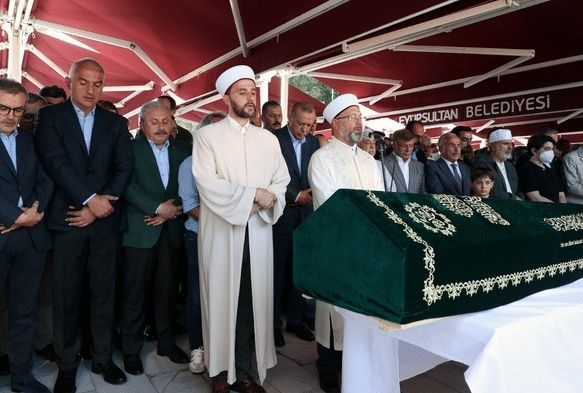 Yazar Rasim zdenren son yolculuuna uurland