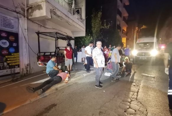 İzmir’de ortalığı savaş alanına çeviren kaza: 12 yaralı