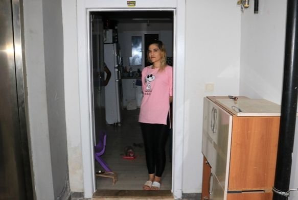 Kiracısının çelik kapısını çaldı