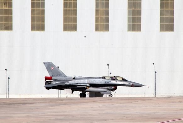 Türk F-16'larını Yunan uçakları yine taciz etti