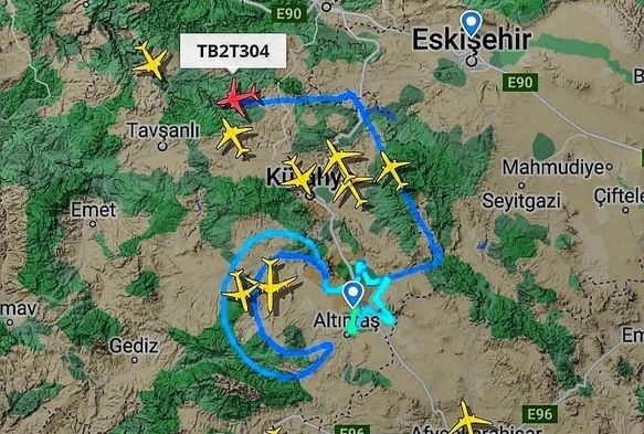Bayraktar TB2 İHA, rotasını ay yıldızla çizdi