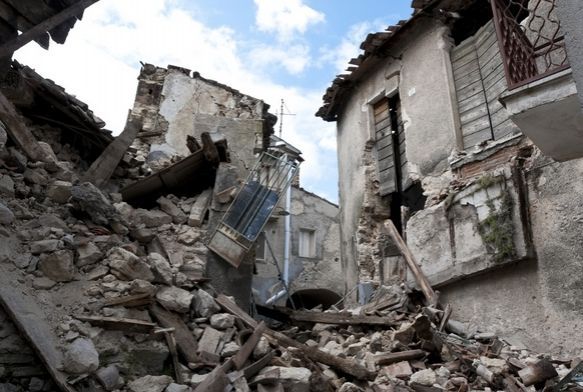 Endonezya'da 5.8 Büyüklüğünde Deprem