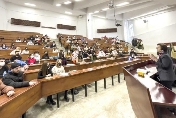 Eyll aynda en ok niversite eitimi pahaland