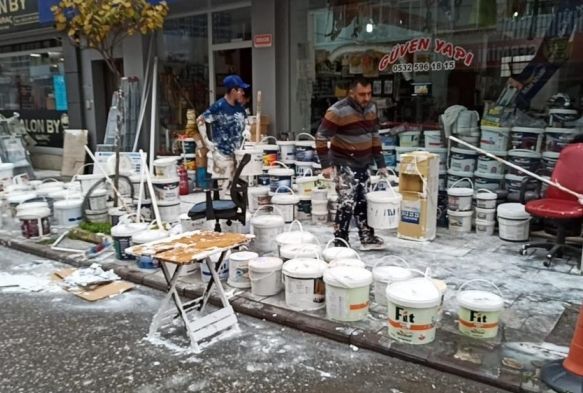 Dzce'de depremin izleri siliniyor