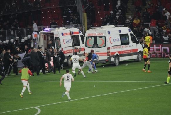 zmir derbisinde olaylar kt, ma ertelendi