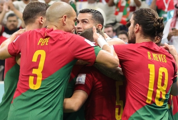 Uruguay 2-0 yenen Portekiz son 16ya kald