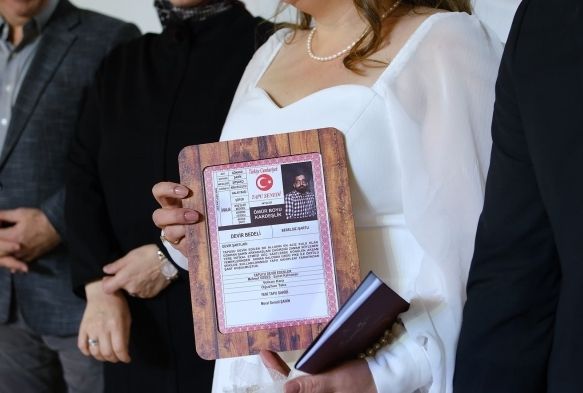 Bu da tapulu damat