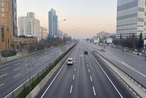 Yln ilk gn stanbul'da yollar bombo