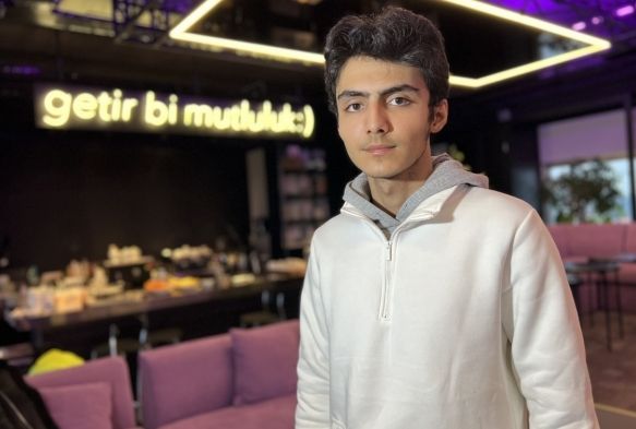Piyano alan kuryenin hayali piyanist olmak