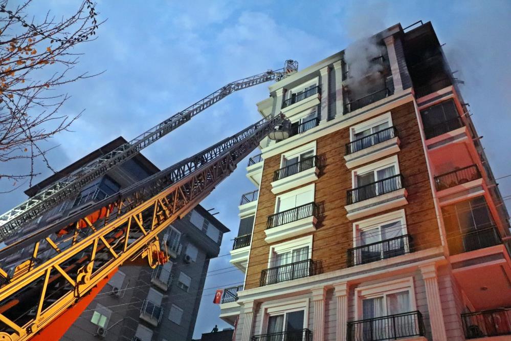 Antalyada evde yangın faciası: 2 ölü