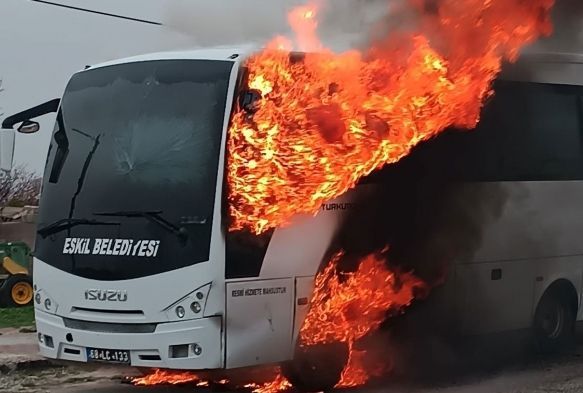 25 rencinin bulunduu servis midibsnde yangn